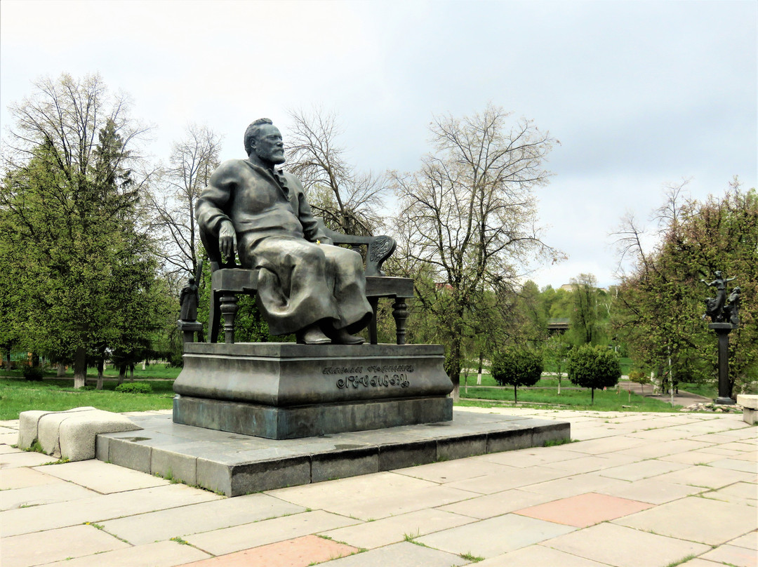 Monument to Nikolai Semenovich Leskov景点图片