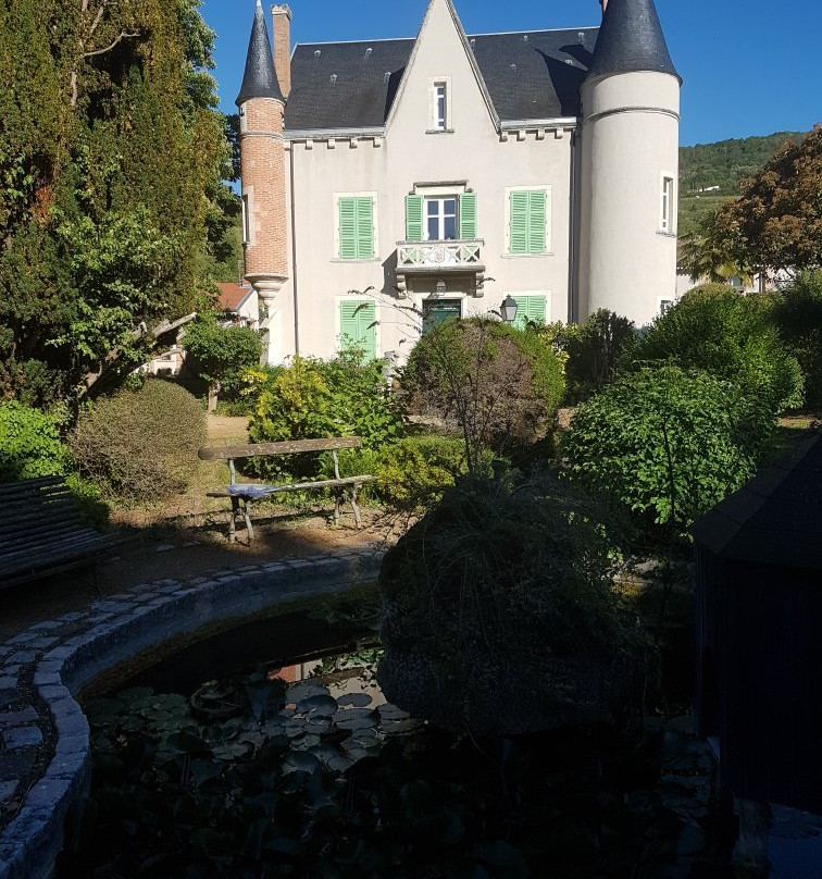 Au Fond de la Cour主图