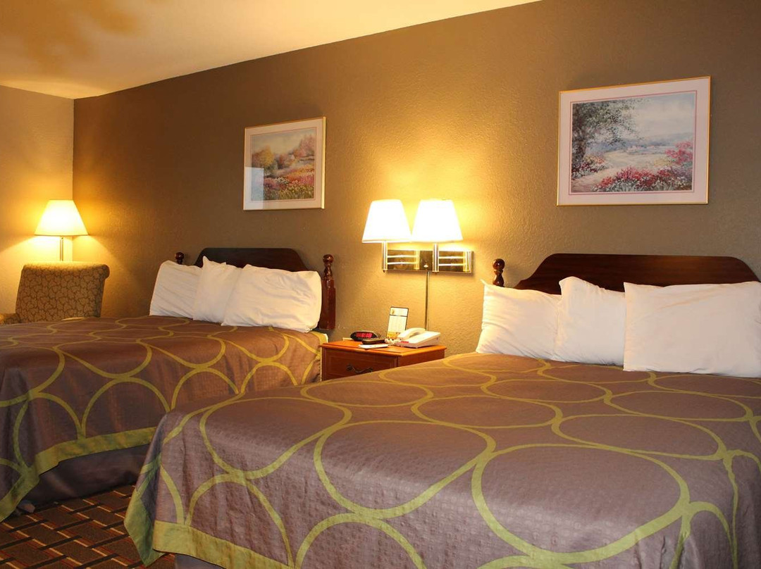 瓦尔帕莱索速8酒店主图