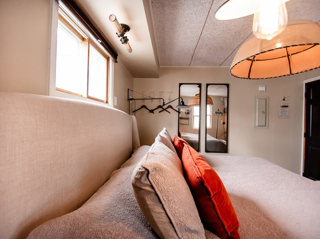 Small Batch Lodging主图