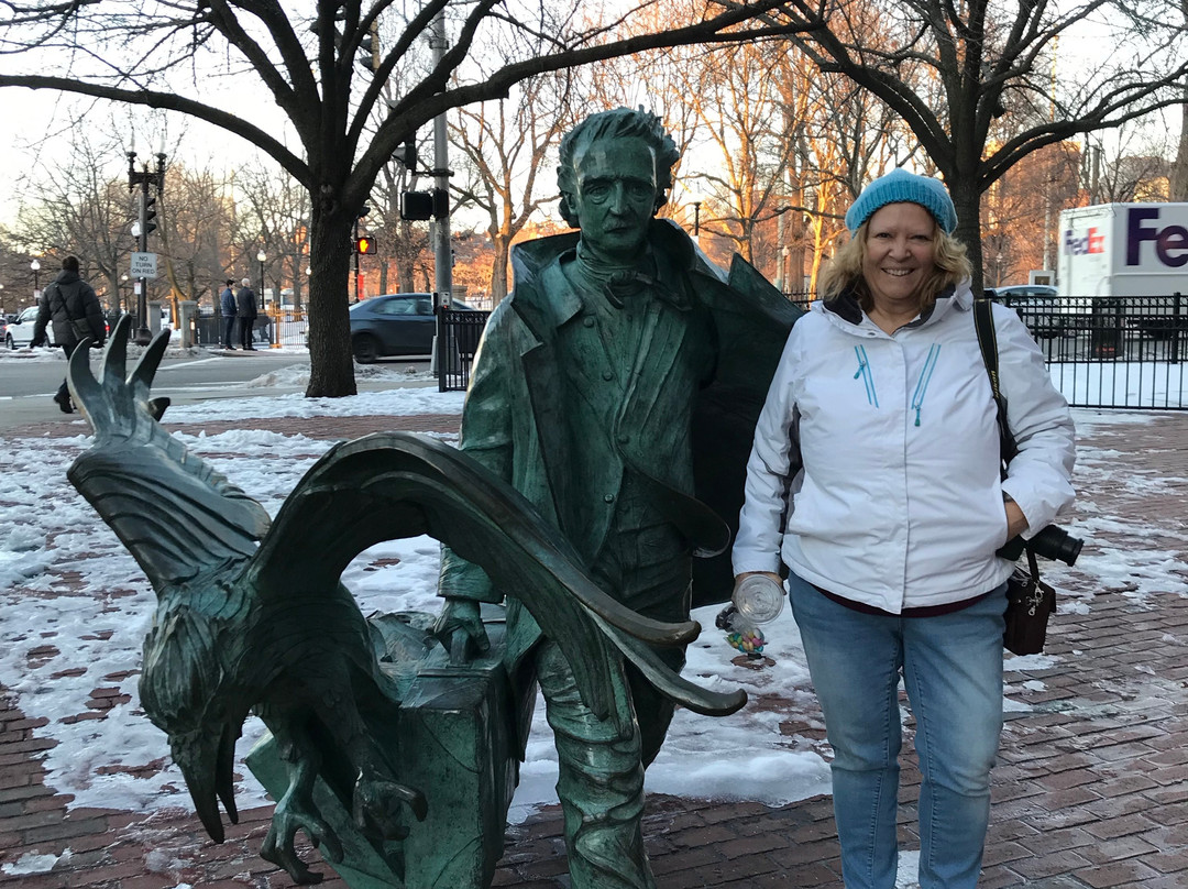 Edgar Allan Poe Statue-波士顿必去景点