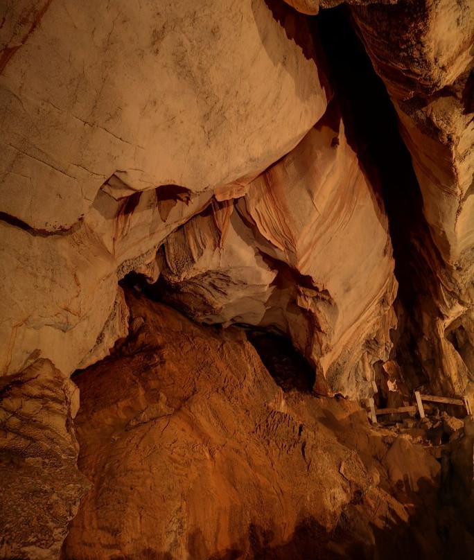Tham Chang Cave景点图片