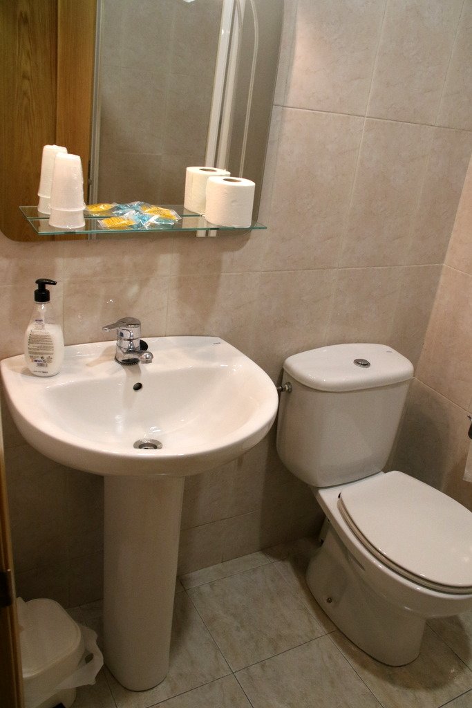 Hostal Hernan Cortes-浴室