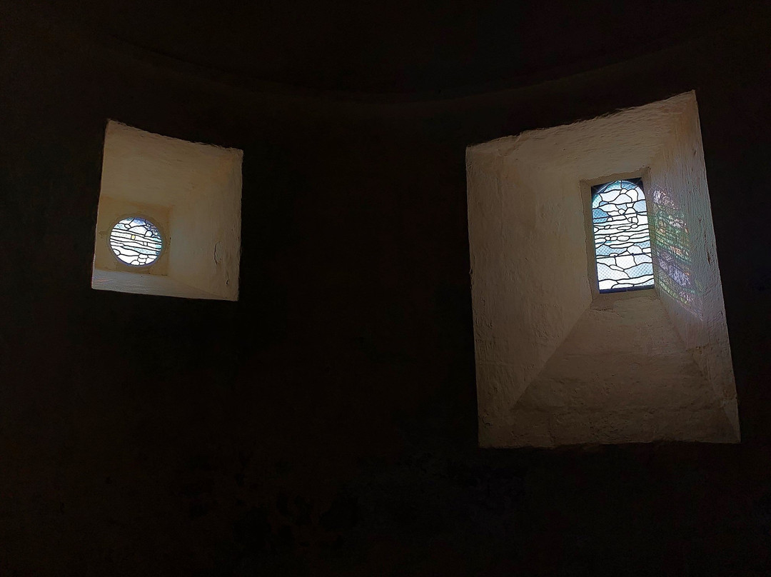 Eglise Sainte-Colombe-Saint-Angeau必去景点