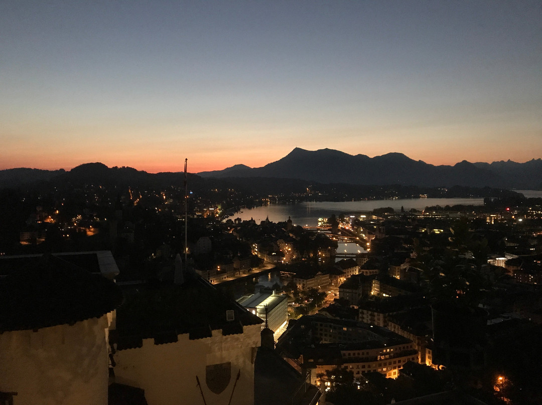 古奇城堡酒店主图