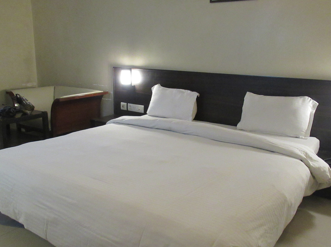 The Lotus Hotel主图