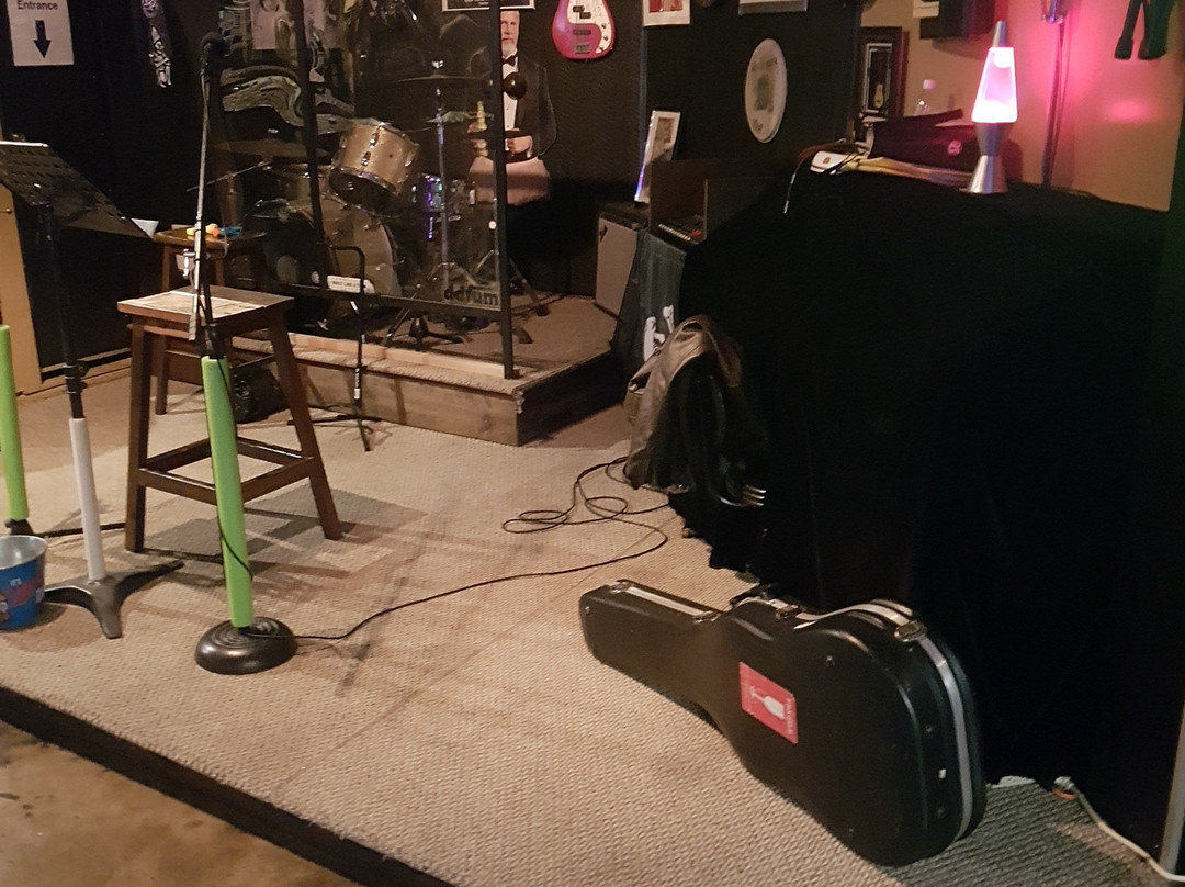 Old Traditions bar-杜梦湾必去景点