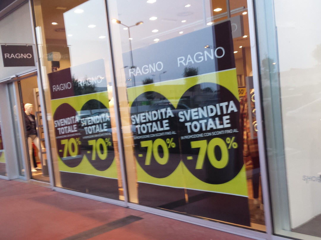 Fashion City Outlet San Giuliano景点图片