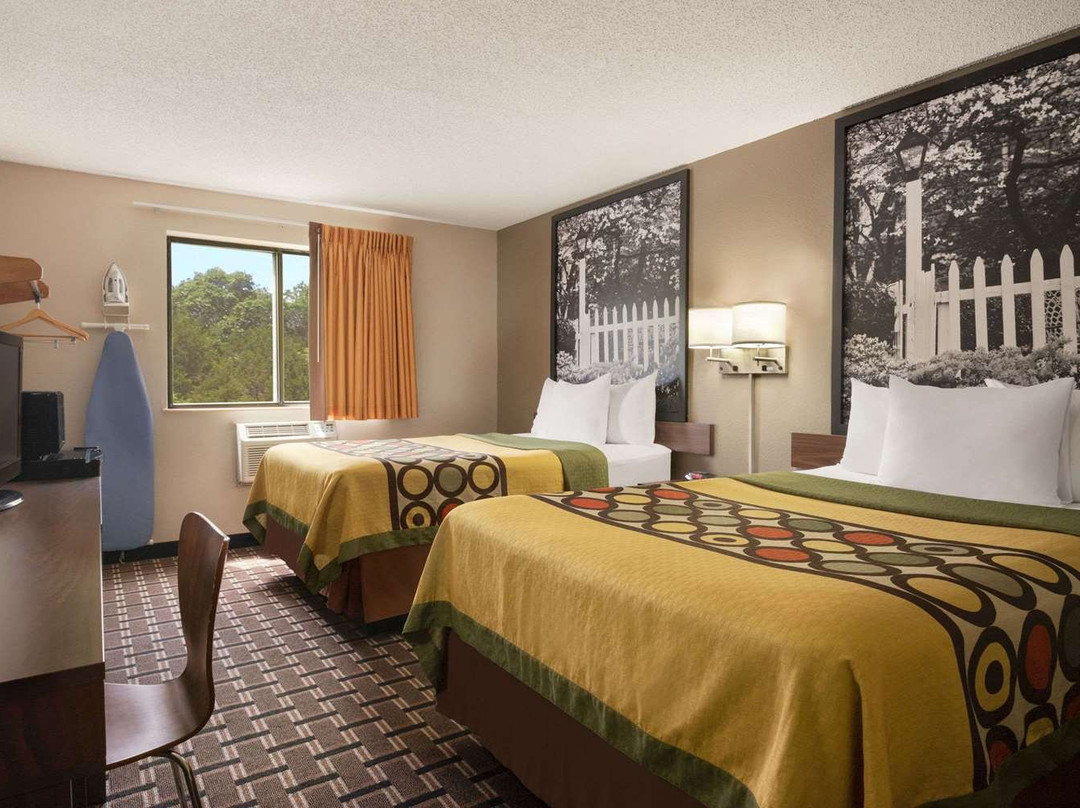 Super 8 by Wyndham Mayfield主图