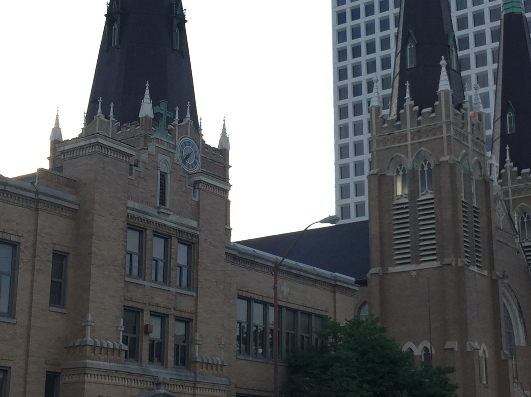 Holy Family Cathedral-塔尔萨必去景点