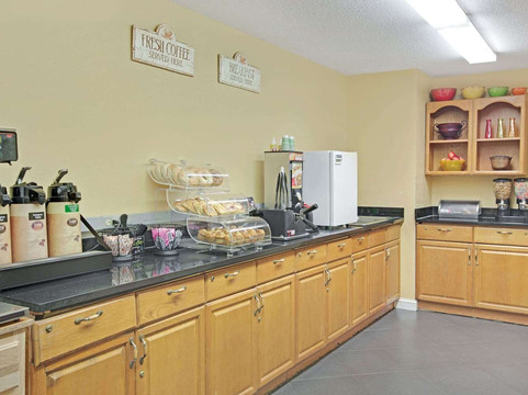 夏洛特-大学广场麦客达套房酒店主图