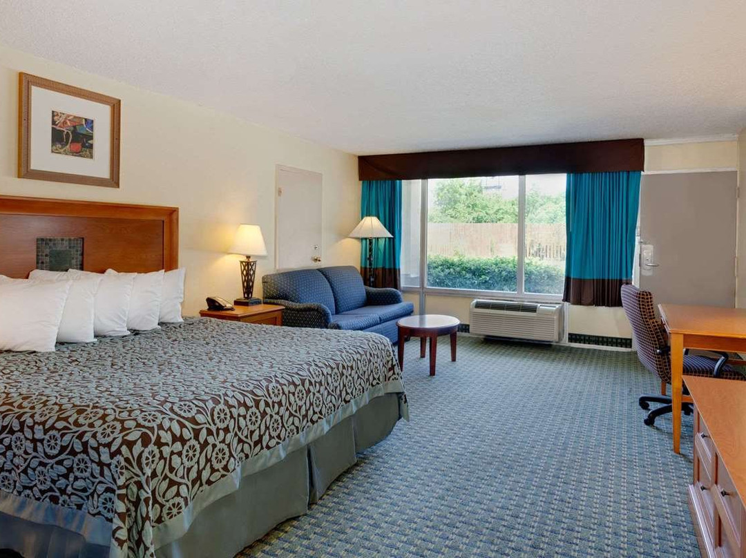 拉斐特/机场戴斯酒店主图