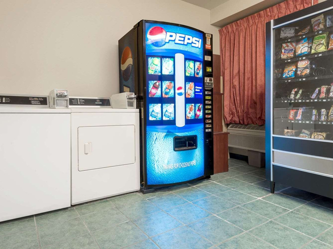 Super 8 by Wyndham Ottawa主图