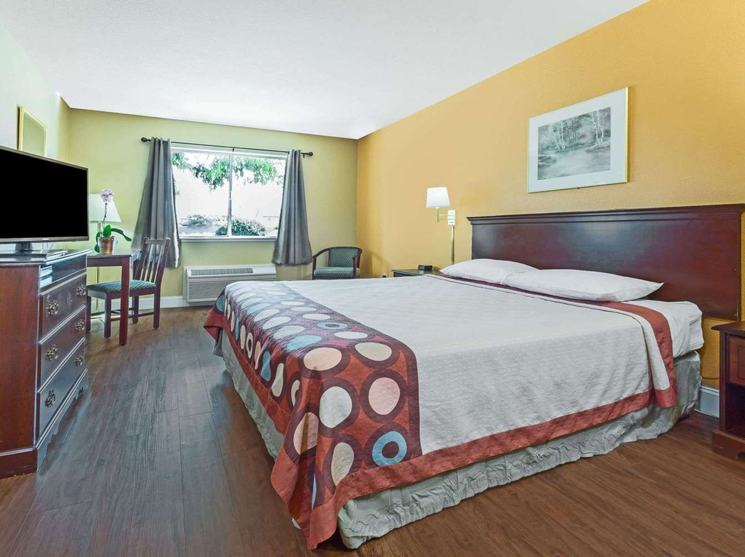 Super 8 by Wyndham Dixon/UC Davis主图