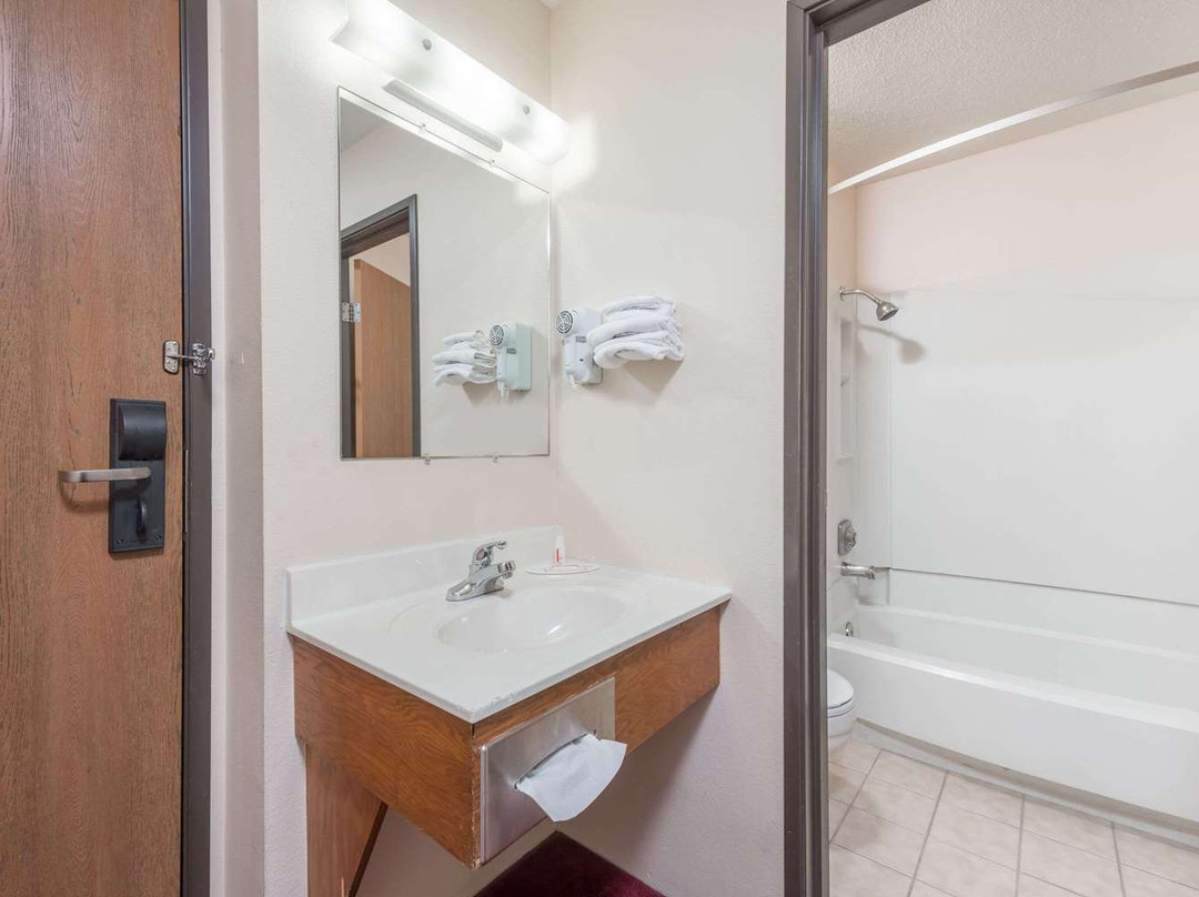 Super 8 by Wyndham Hannibal主图