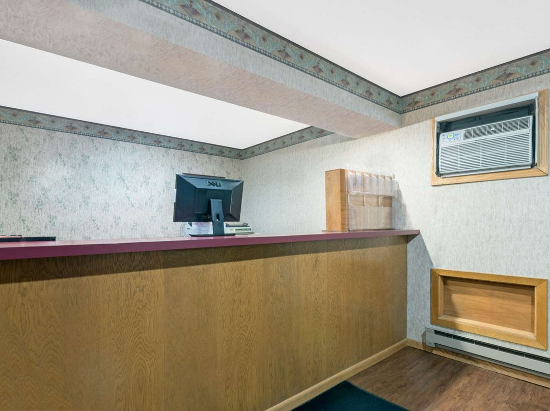 Super 8 by Wyndham Milbank SD主图