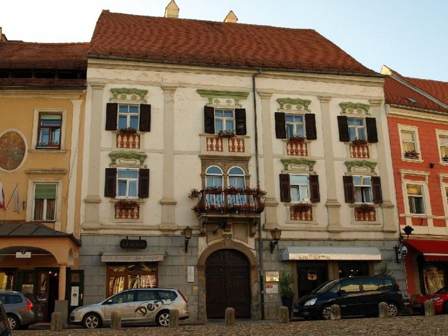 Slovenski trg Square景点图片
