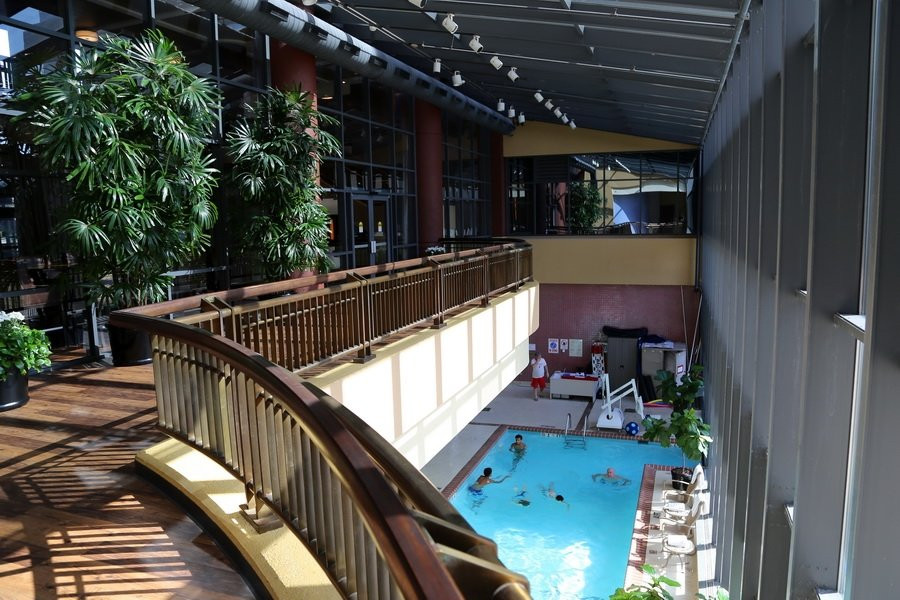 贝塞斯达万豪套房酒店主图