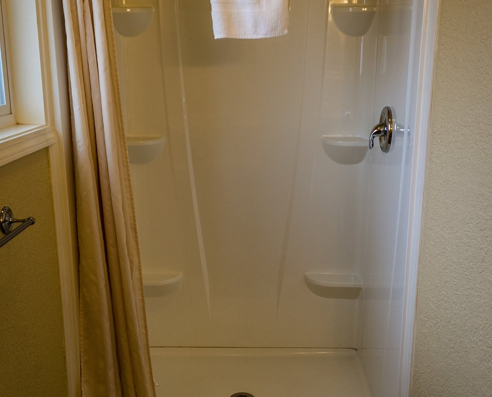 Charm Motel & Suites主图