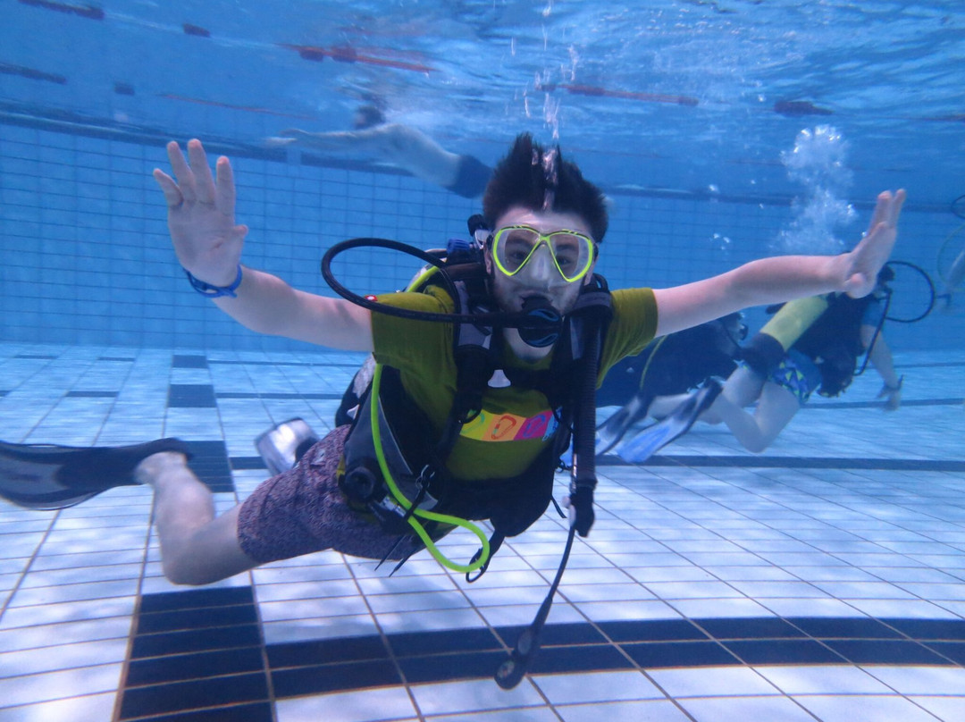 Hidden Depths Dive Centre-Yate必去景点