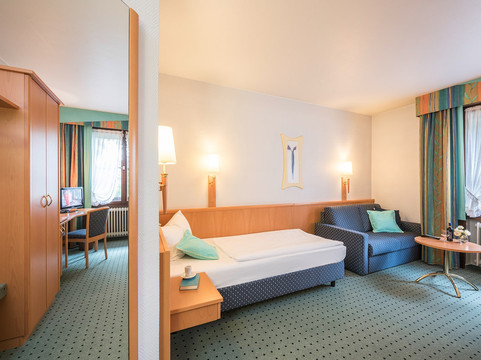 莫妮卡酒店主图