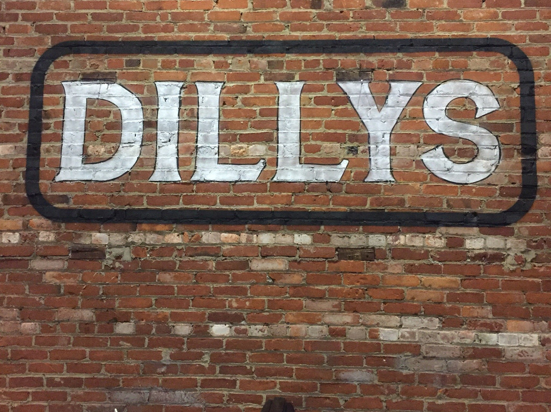 Akron餐馆和美食-Dillys Restaurant and Bar