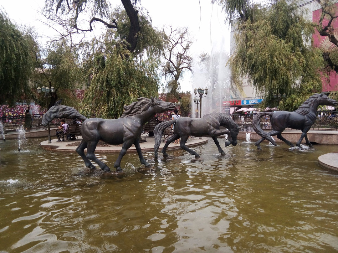 Aichurek Mall Fountains-比斯凯克必去景点