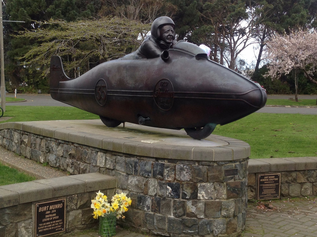 Burt Munro Statue景点图片