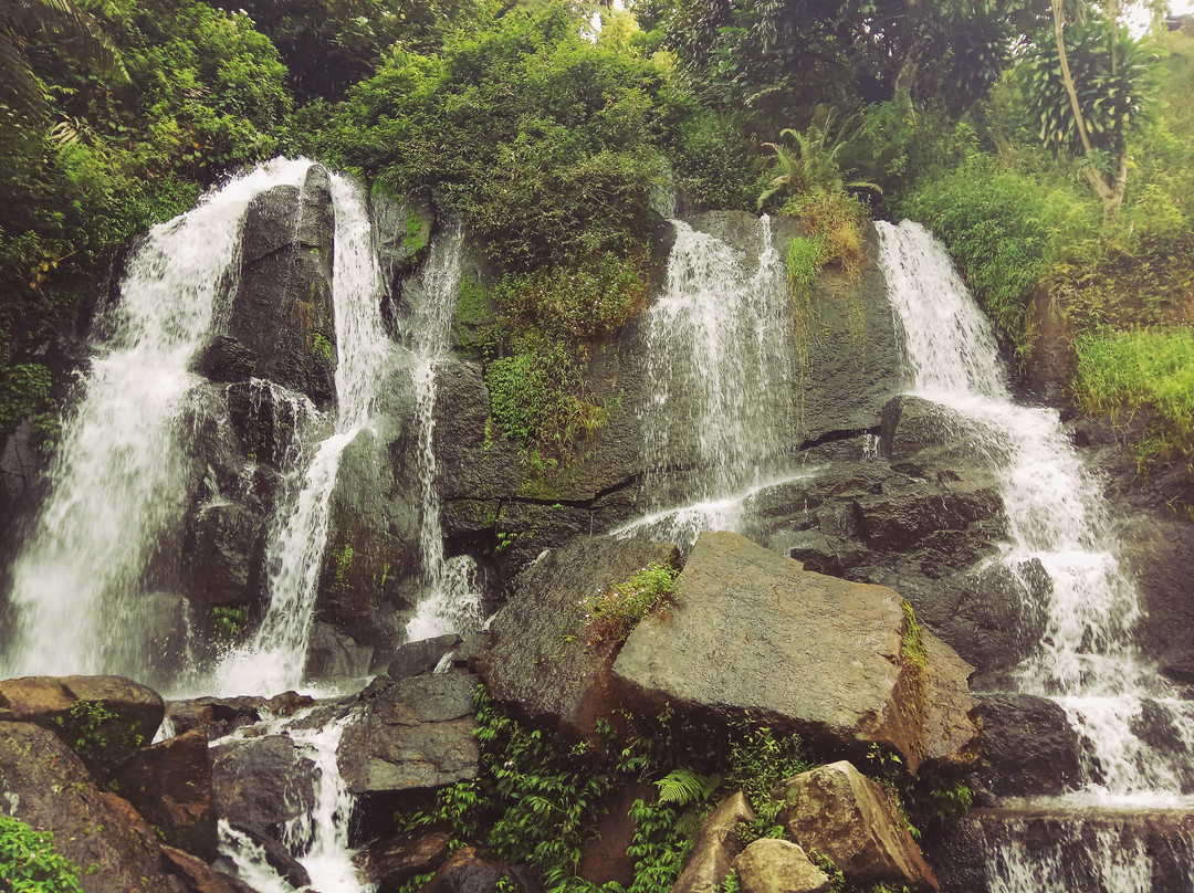 Bah Biak Waterfall景点图片