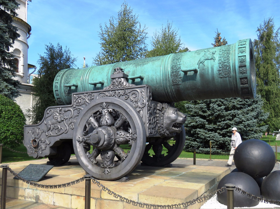 Tsar Bell and Tsar Cannon-莫斯科必去景点