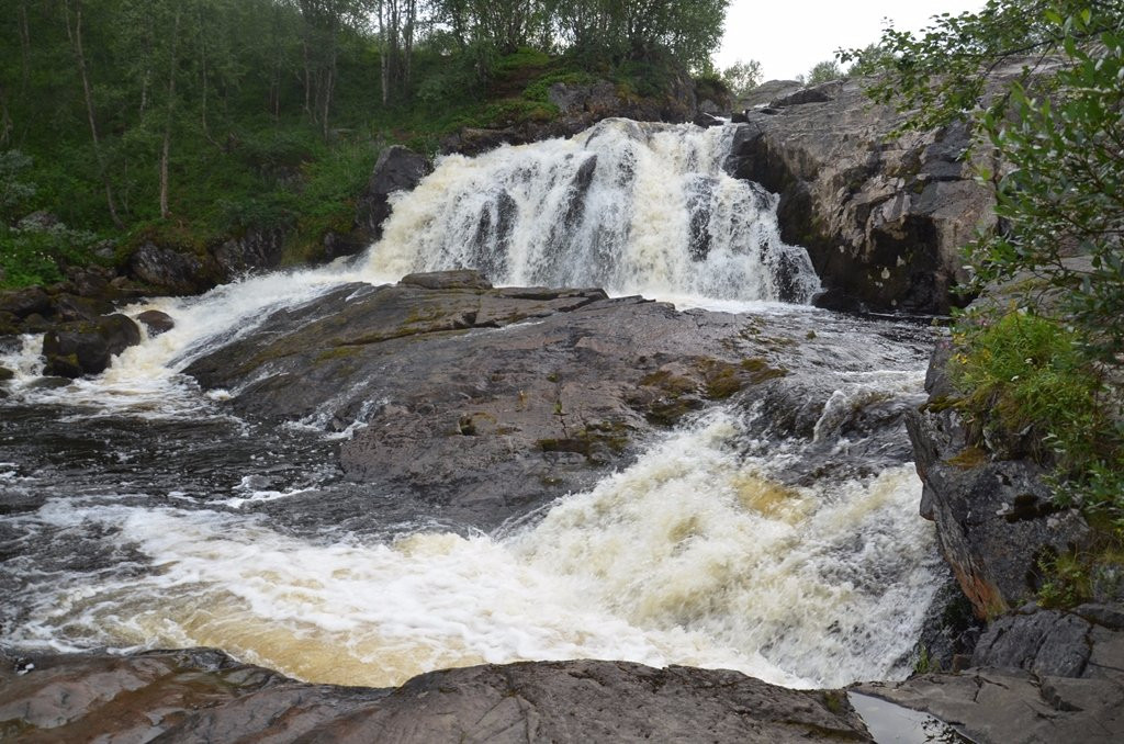 Waterfall on the River Lavna景点图片