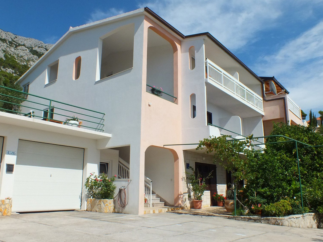 Adria Brela Apartments