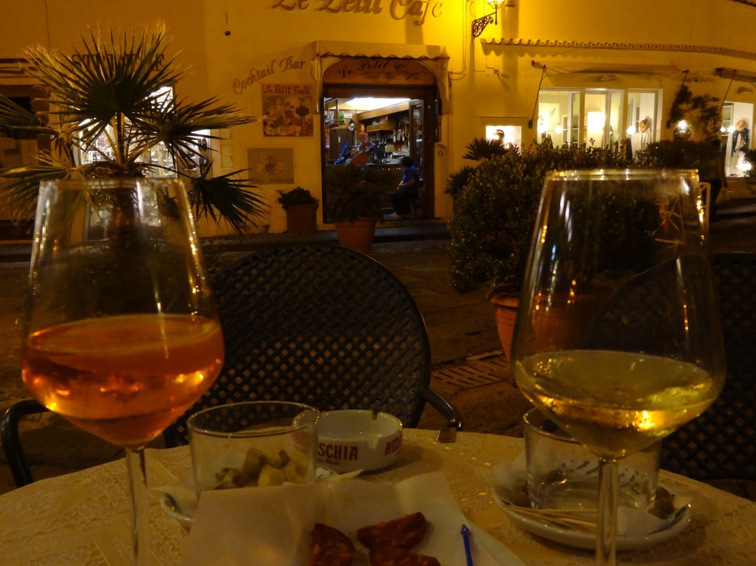 Le Petit Cafe Cocktail Bar景点图片