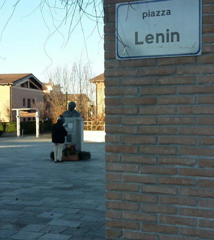Piazza lenin/statua di lenin景点图片