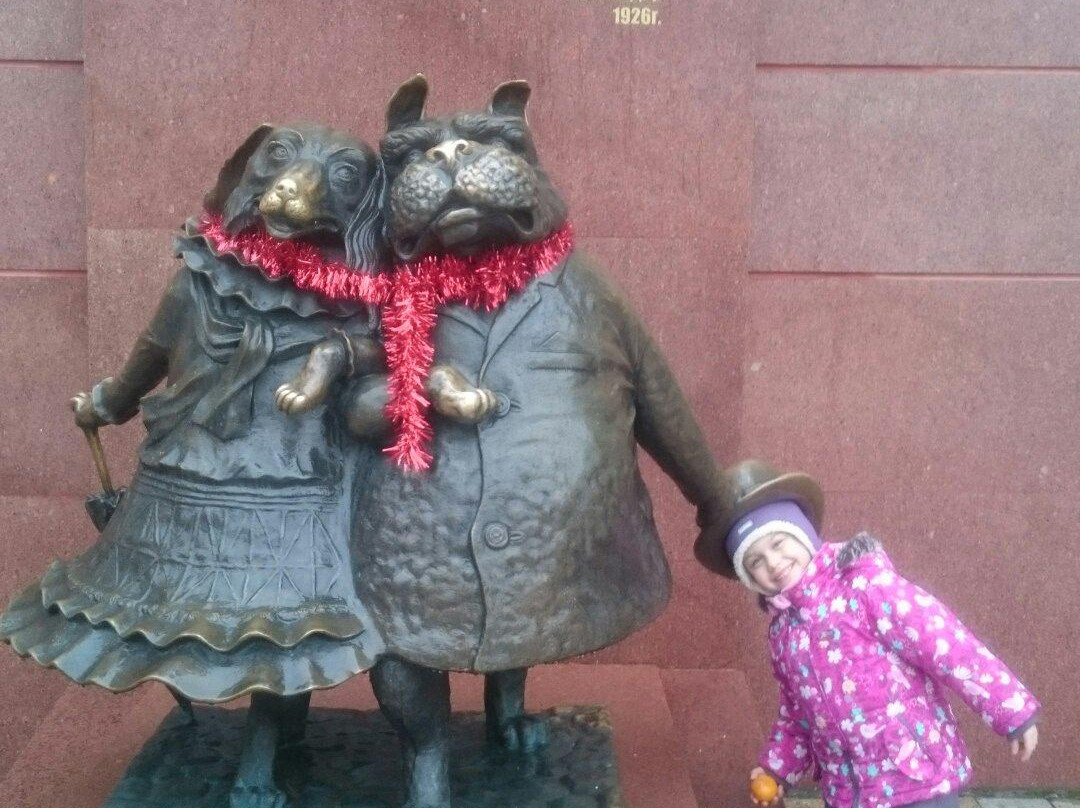 Sculpture Walking Dogs景点图片