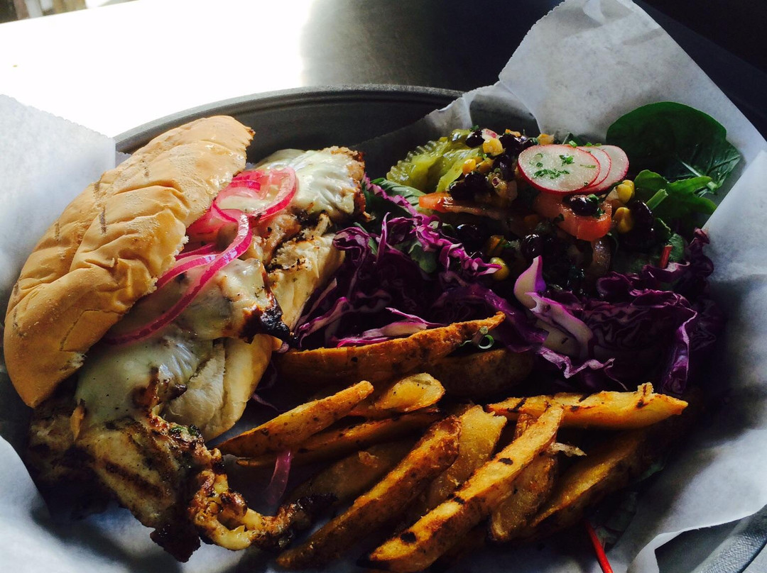 El Guacamayo Pool Bar & Grill