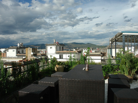 大理洱海门1号智能民宿主图