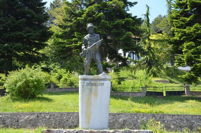 Krusevo旅游景点-Statue of Pitu Guli