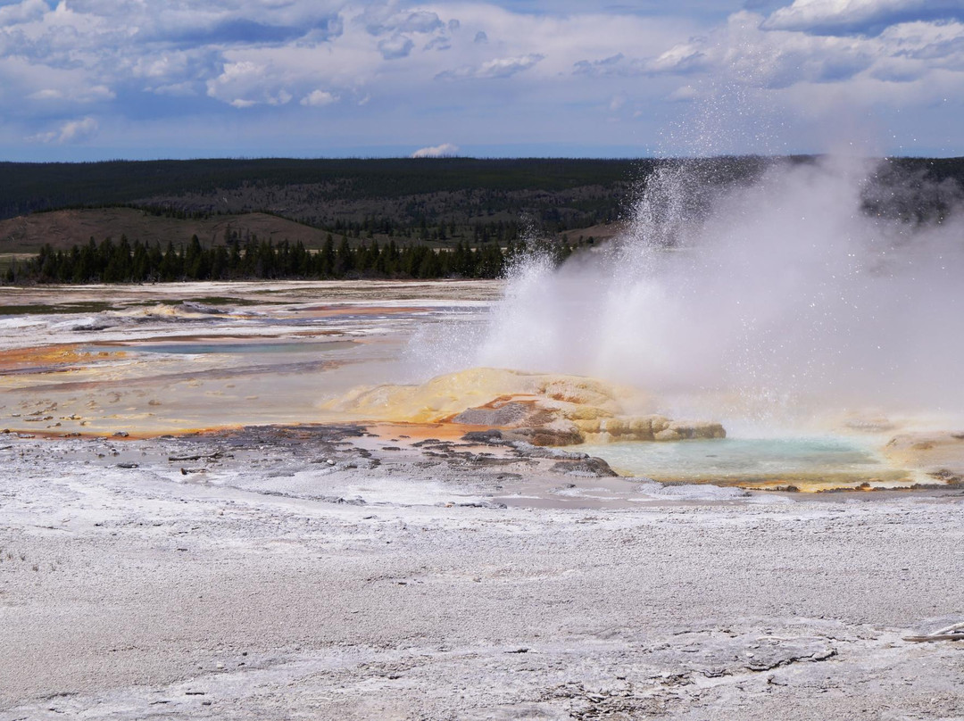 颜料锅喷泉-黄石国家公园必去景点