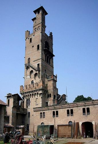 Torrione, revival neo-medievale景点图片