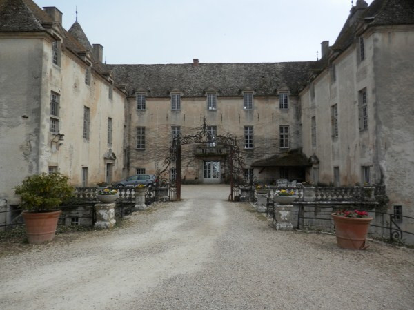 萨维尼-勒勃恩城堡-Savigny-les-Beaune必去景点