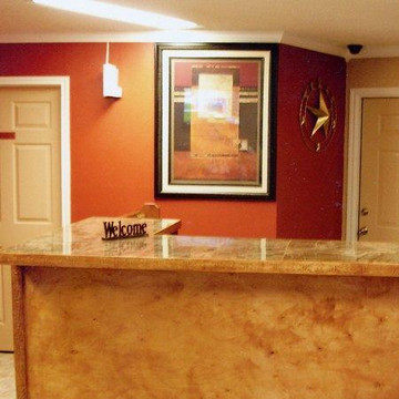 Hillcrest Inn & Suites主图