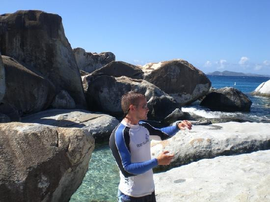 Bad Kitty & Calypso Charters-克鲁兹湾必去景点