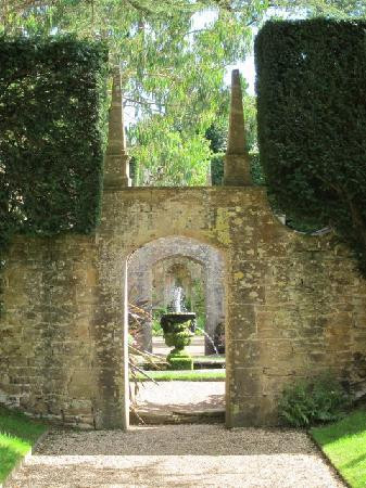 Athelhampton House and Gardens景点图片
