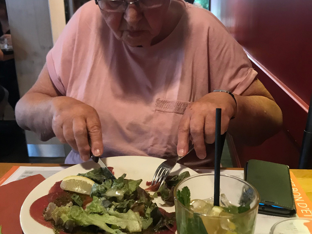 Marché de Brive du mardi-布里夫拉盖亚尔德必去景点