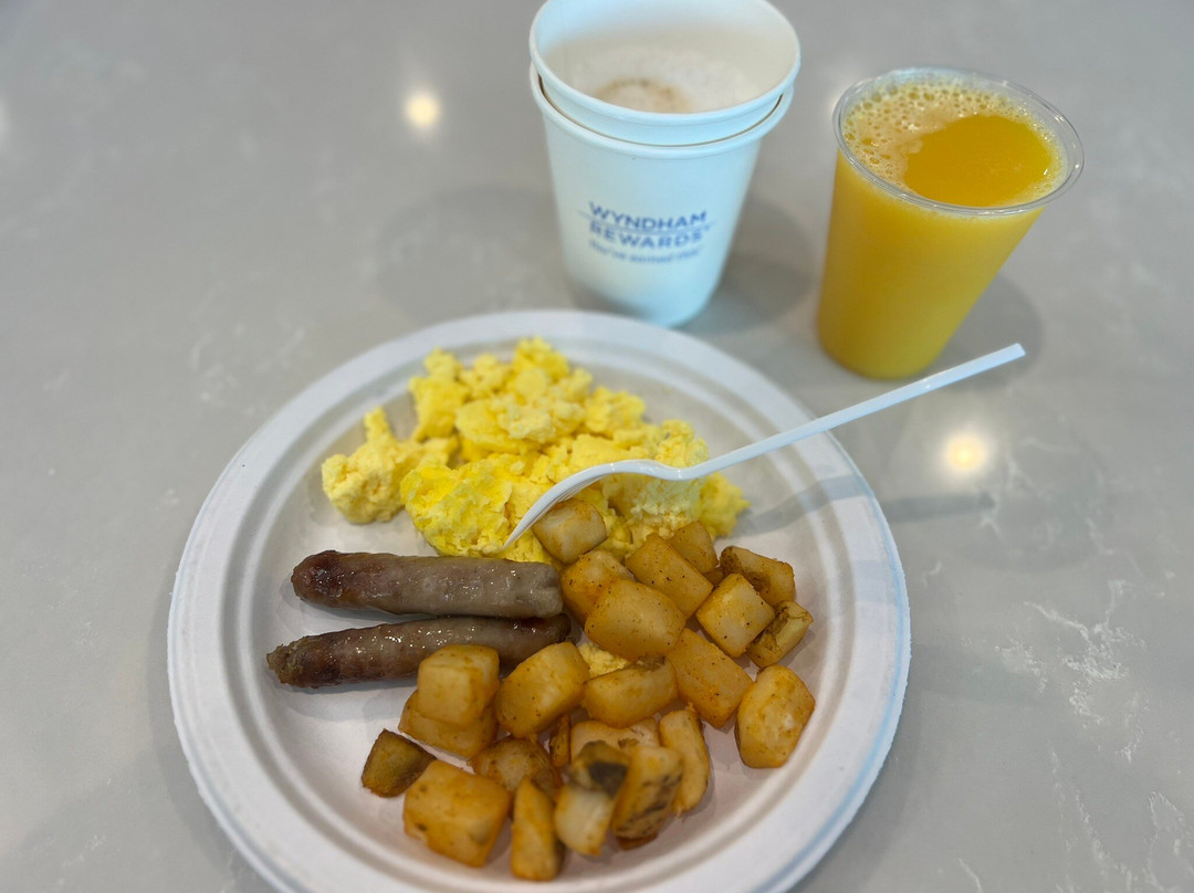 La Quinta Inn & Suites by Wyndham Shorewood主图