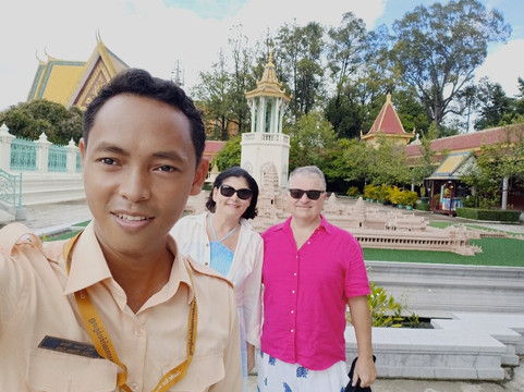 Sina's Tuk-Tuk or Van Driver & Guide Service-金边必去景点