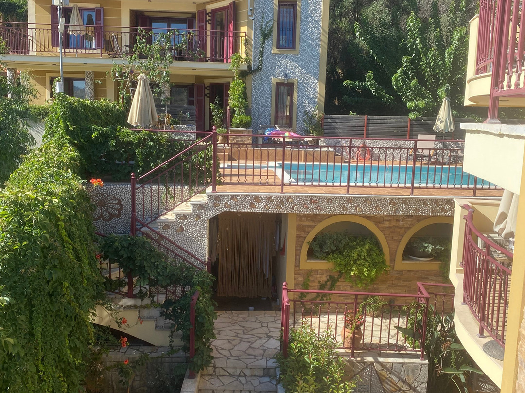 格瑞克爱奥尼亚套房酒店主图