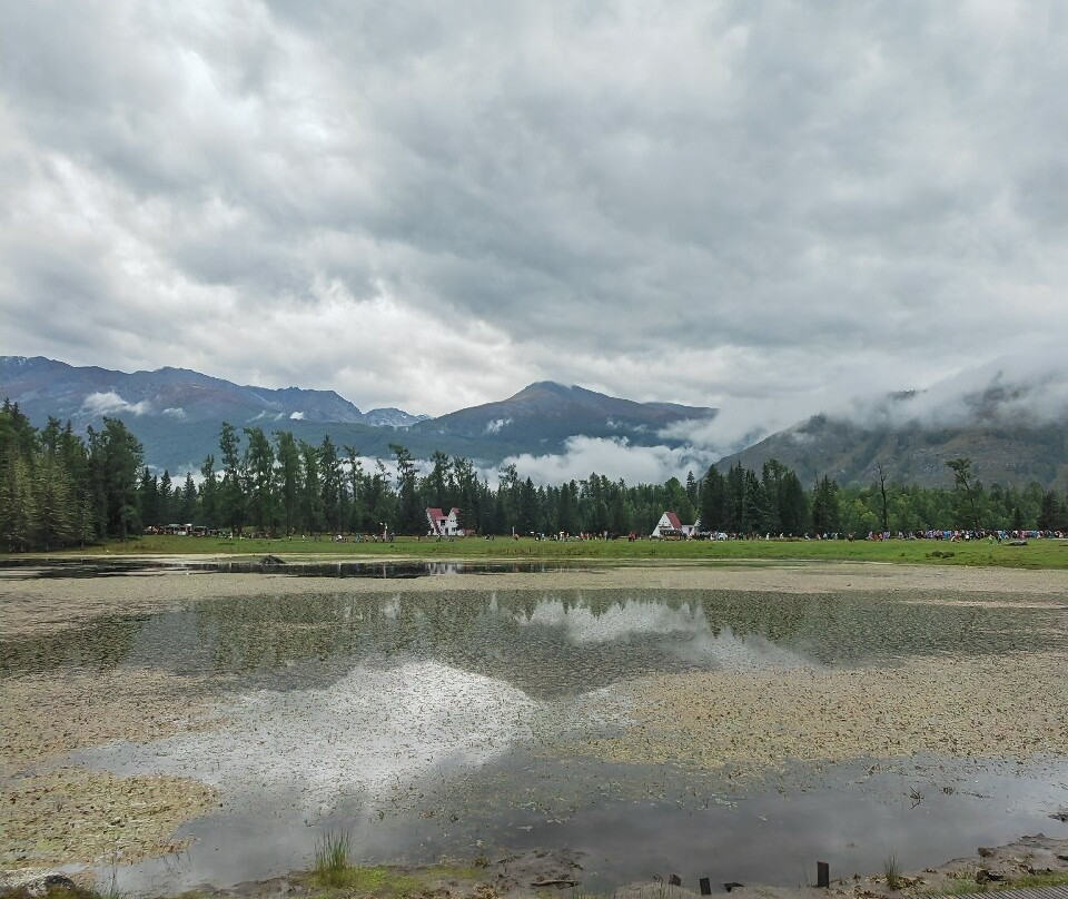 喀纳斯鉴苑山庄酒店主图