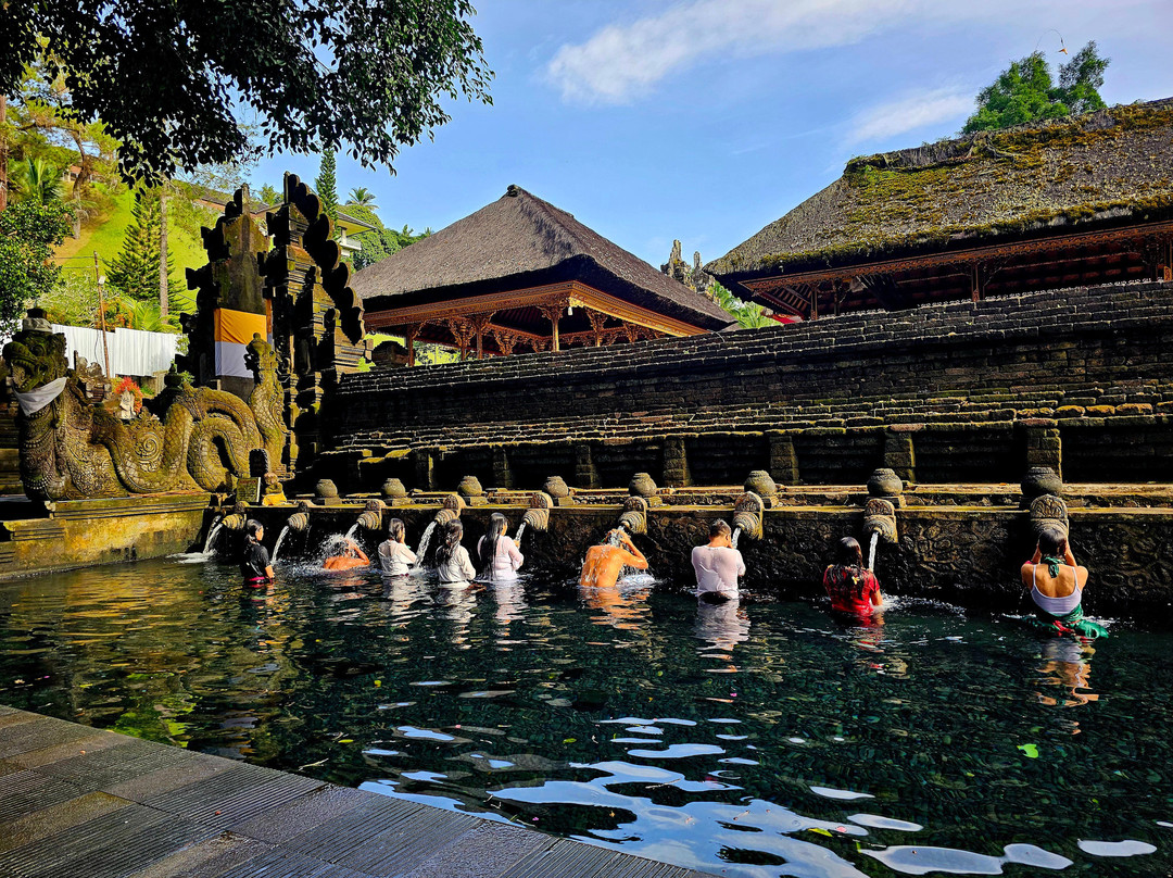 Balinese Melukat Water Purification Ceremony景点图片